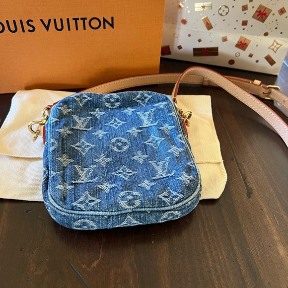 Louis Vuitton Fairfax Pochette - Picture 5 of 12